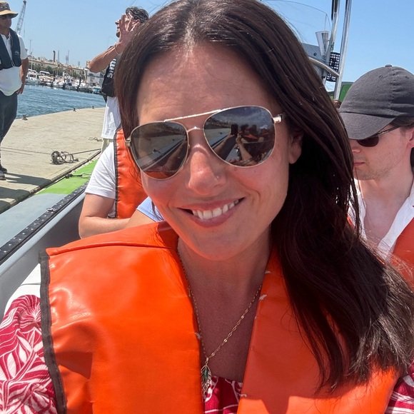 Meet your Posher, Ariel - Picture 3 of 6